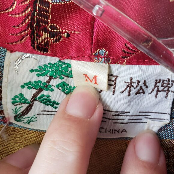 Vintage Red Embroidered Long Kimono Robe with Belt Made in China - Picture 13 of 13